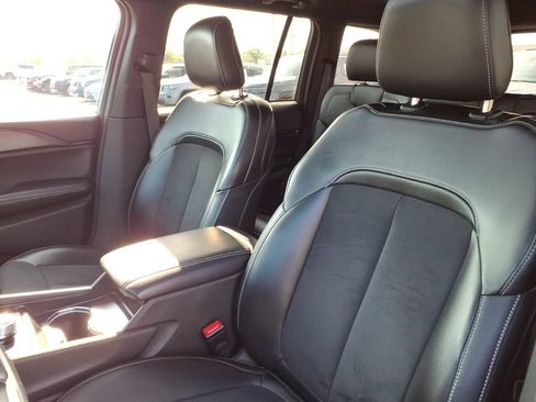 Used 2024 Jeep Grand Cherokee Altitude AWD/4WD image 10