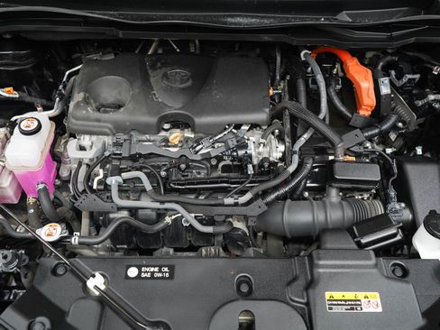 Used 2025 Toyota Sienna XSE AWD/4WD image 33
