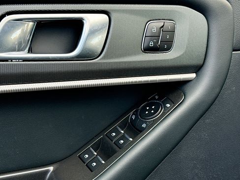 Used 2025 Ford Explorer ST-Line w/ Premium Package image 8