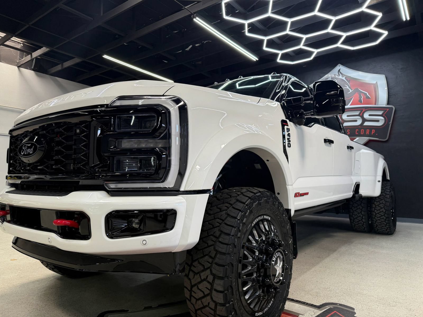 Used 2024 Ford F450 Limited w/ FX4 Off-Road Package AWD/4WD image 5
