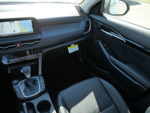 Used 2024 Kia Seltos EX AWD/4WD image 11
