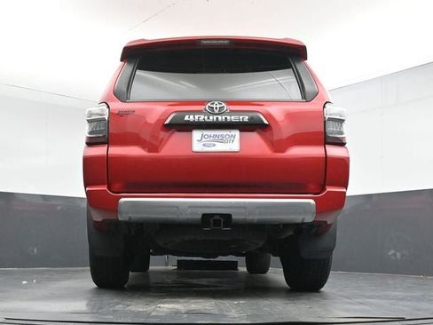 Used 2024 Toyota 4Runner TRD Off-Road Premium AWD/4WD image 32