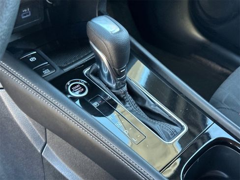 Used 2023 Nissan Kicks SR image 25