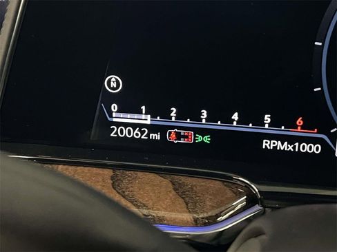 Certified 2021 Cadillac Escalade Premium Luxury Platinum image 16