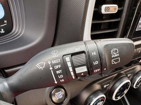 Used 2025 Hyundai Venue Limited FWD image 33