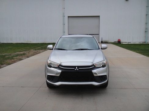 Used 2018 Mitsubishi Outlander Sport ES image 3