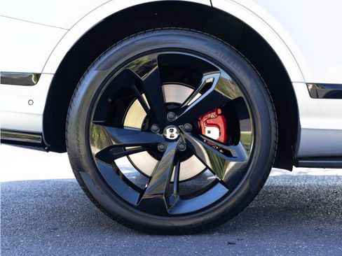 Certified 2024 Bentley Bentayga Extended Wheelbase image 94