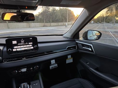 New 2025 Mitsubishi Outlander SE image 25