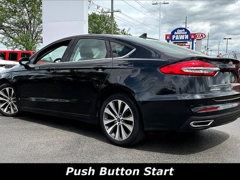Used 2020 Ford Fusion SE image 3