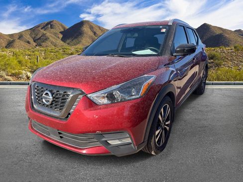 Used 2020 Nissan Kicks SR w/ SR Premium Package FWD image 2