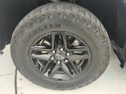 Used 2024 Chevrolet Silverado 1500 Custom Trail Boss w/ LPO, Dark Essentials Package image 29