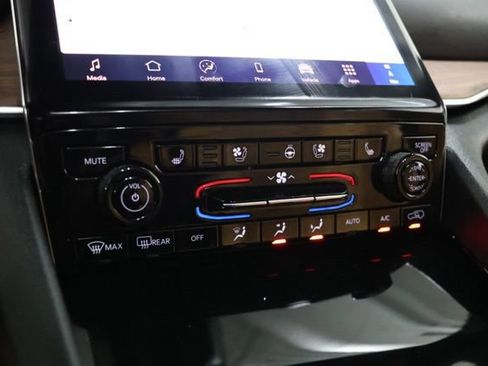 Used 2025 Jeep Grand Cherokee L Summit w/ Luxury Tech Group V AWD/4WD image 30