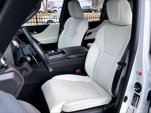 Used 2024 Lexus LX 600 4WD w/ Luxury Package image 9