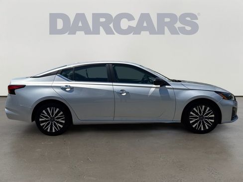 Used 2024 Nissan Altima 2.5 SV FWD image 8