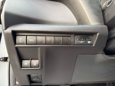 Used 2023 Toyota Sienna XSE AWD/4WD image 29