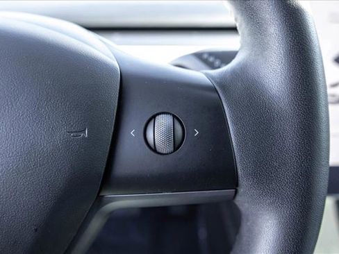 Used 2021 Tesla Model 3 Standard Range Plus image 14