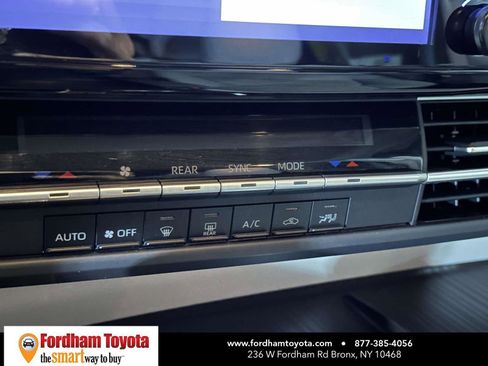 Used 2024 Toyota Sienna LE FWD image 24