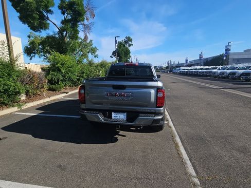 Used 2023 GMC Canyon Denali image 7