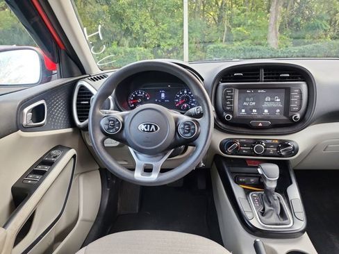 Used 2020 Kia Soul S image 10