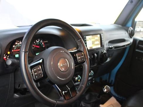 Used 2017 Jeep Wrangler Sahara AWD/4WD image 12