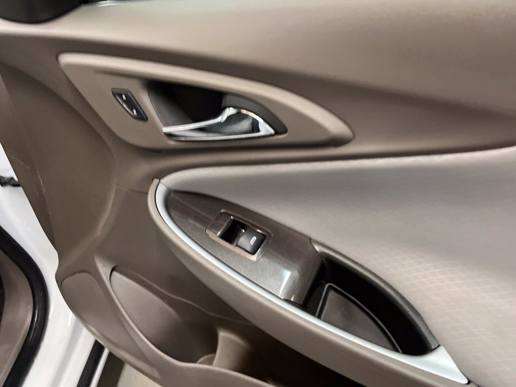 Used 2025 Chevrolet Malibu LT FWD image 37