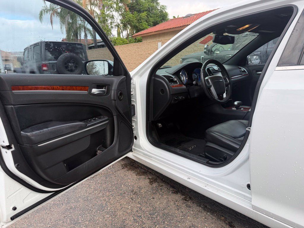 Used 2013 Chrysler 300 RWD image 22