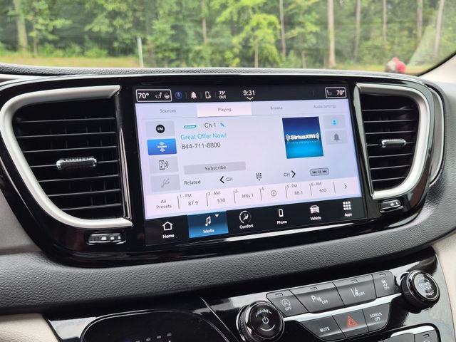 Used 2024 Chrysler Pacifica Touring-L FWD image 35