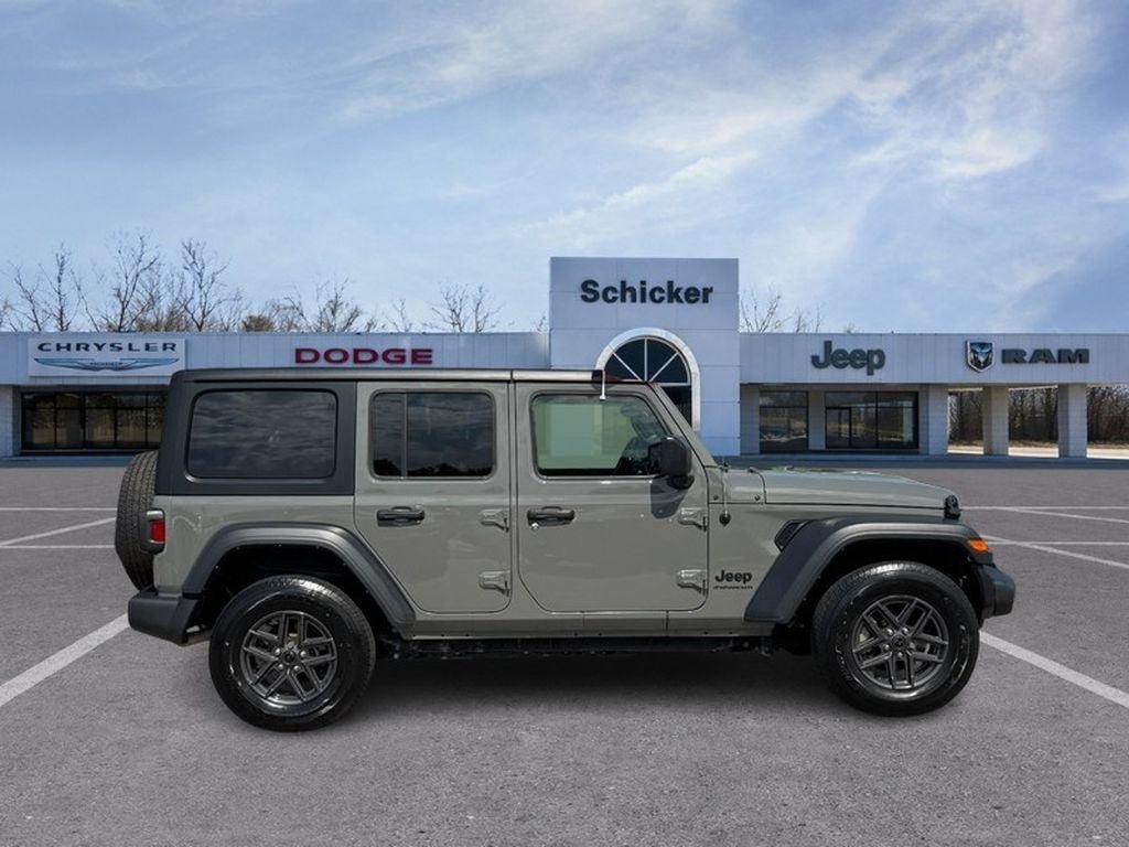 Used 2023 Jeep Wrangler Unlimited Sport AWD/4WD image 2