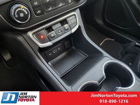 Used 2024 GMC Terrain SLE image 22