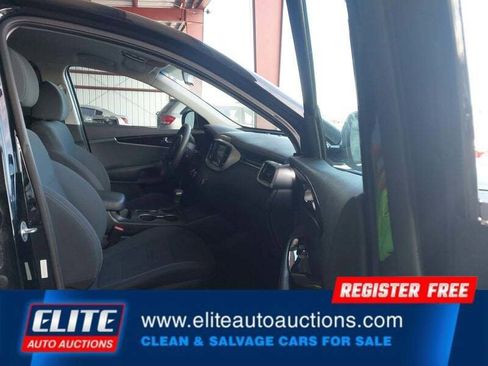 Used 2019 Kia Sorento LX image 9