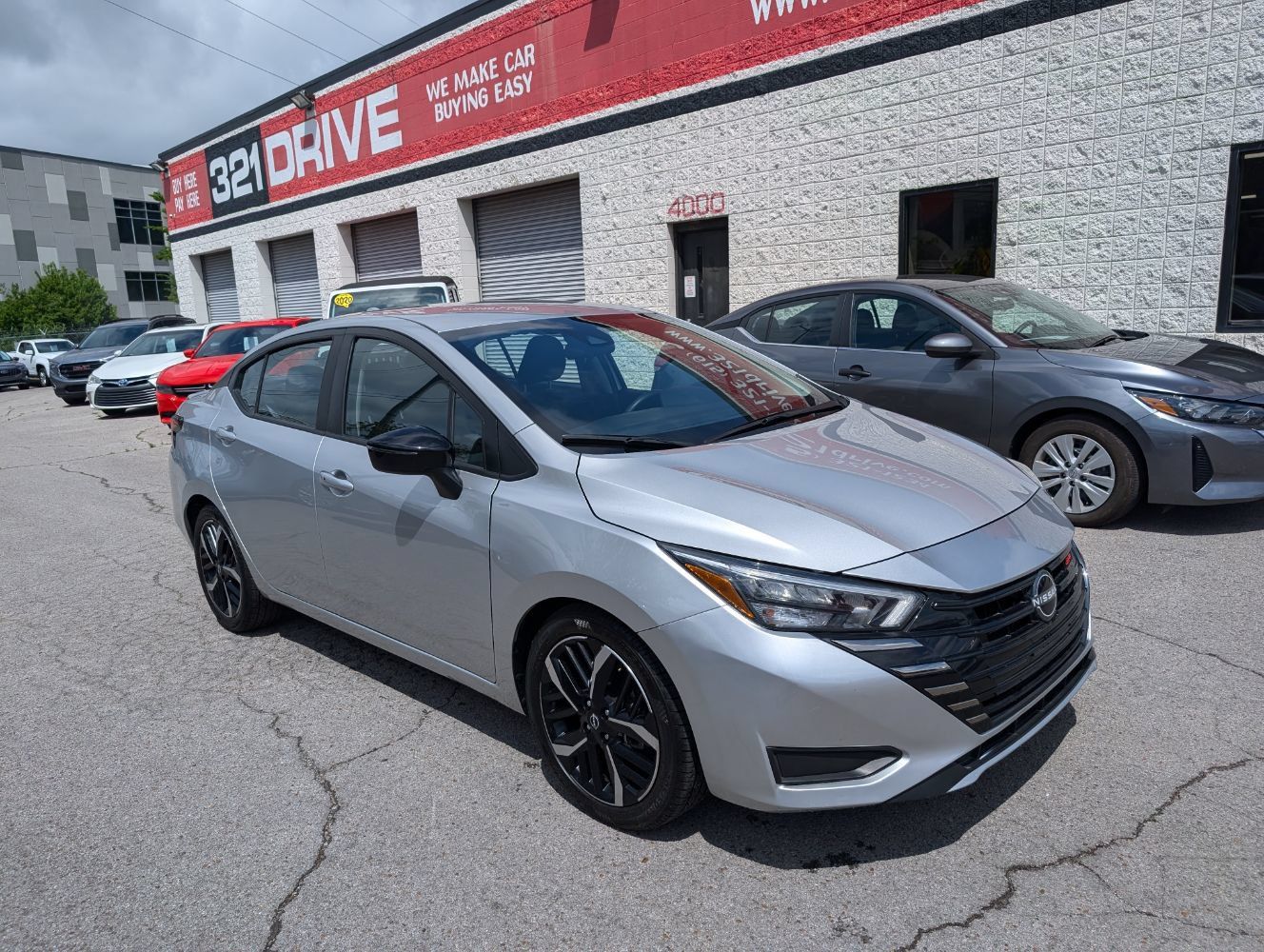 Used 2025 Nissan Versa SR w/ Trunk Package FWD image 1