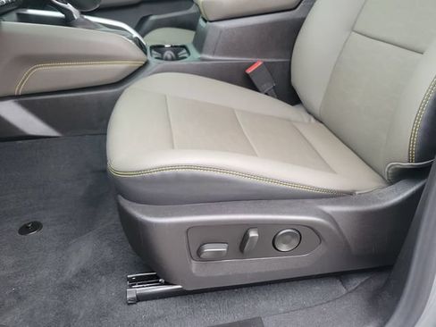 Used 2025 Chevrolet Colorado ZR2 w/ Technology Package AWD/4WD image 26