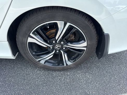 Used 2017 Honda Civic Touring image 6