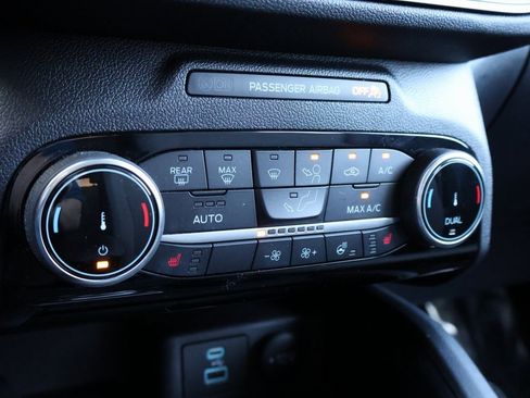 Used 2022 Ford Escape SE w/ SE Sport Appearance Package image 38