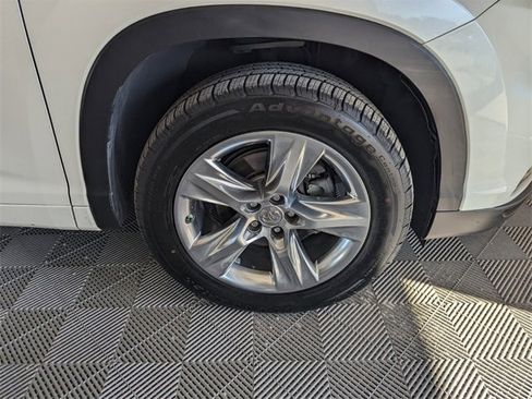 Used 2015 Toyota Highlander Limited image 19
