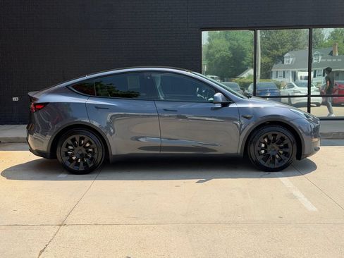 Used 2022 Tesla Model Y Long Range AWD/4WD image 9