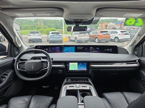 Used 2026 Lincoln Navigator Reserve AWD/4WD image 17