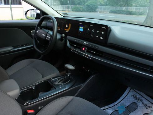 Used 2025 Kia K4 FWD image 22