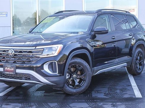 Used 2025 Volkswagen Atlas Peak Edition SE image 1