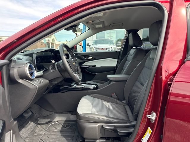 Used 2024 Chevrolet Trax LT w/ Driver Confidence Package FWD image 13