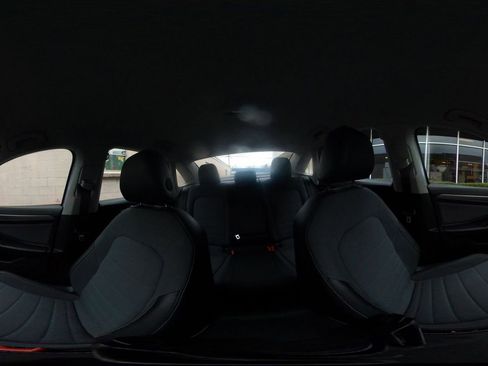 Used 2025 Volkswagen Jetta SE image 41