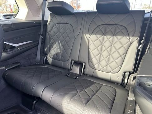 Certified 2025 BMW X7 xDrive40i w/ Premium Package image 34