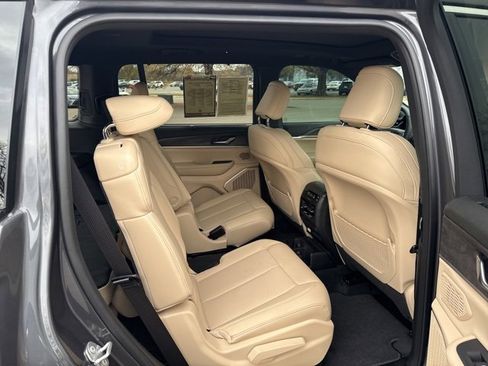 Used 2025 Jeep Grand Cherokee L Limited w/ Luxury Tech Group II image 12