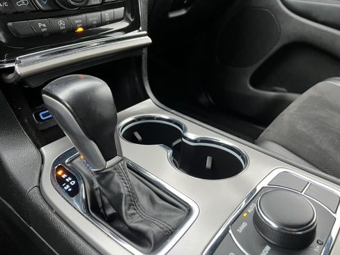 Used 2022 Jeep Grand Cherokee Laredo X image 29