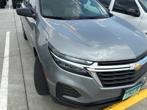 Used 2023 Chevrolet Equinox LS w/ LS Convenience Package AWD/4WD image 3