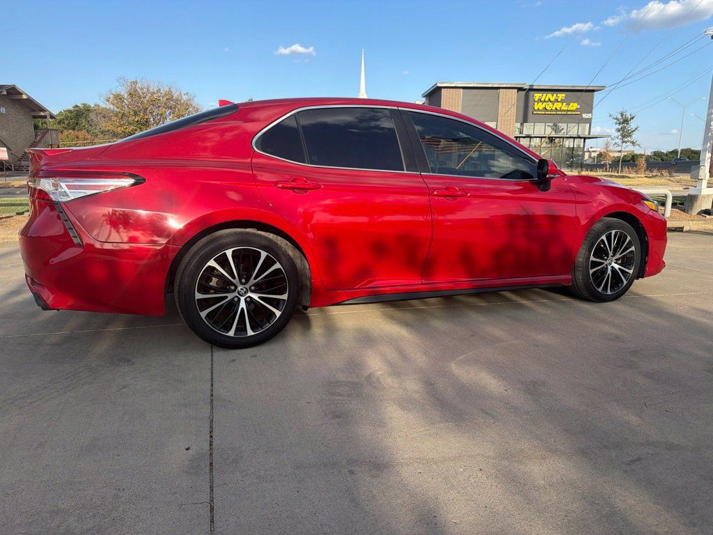 Used 2020 Toyota Camry SE w/ Convenience Package FWD image 2