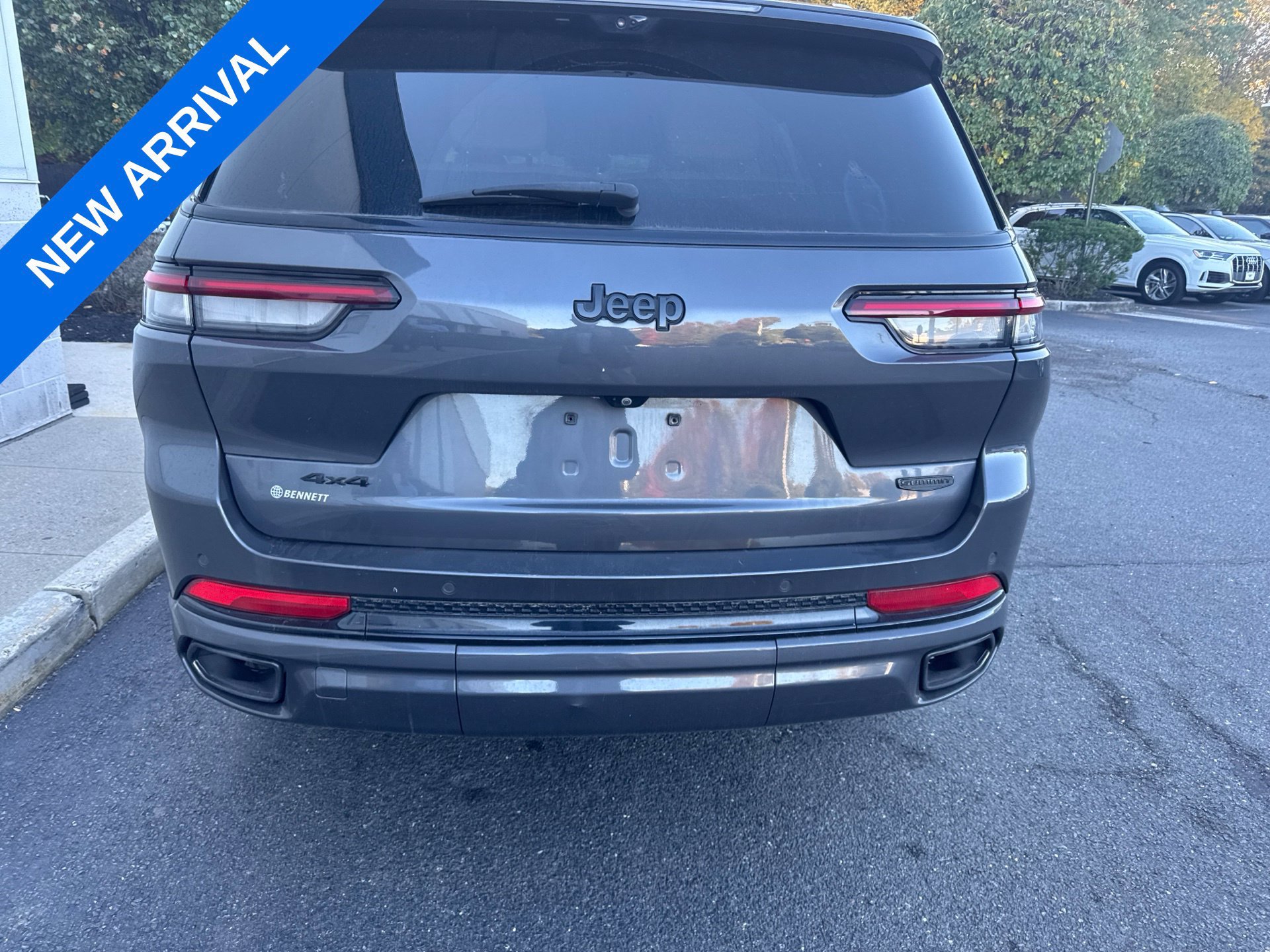 Used 2023 Jeep Grand Cherokee L Summit AWD/4WD image 3