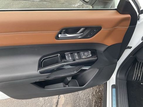 New 2026 Nissan Pathfinder Platinum w/ Cargo Package image 27