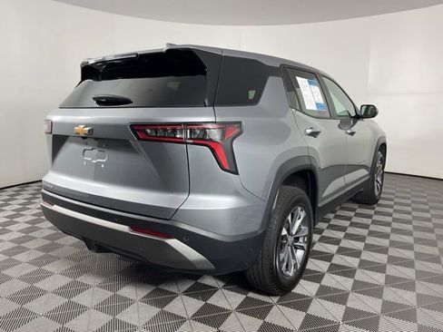 Used 2025 Chevrolet Equinox LT FWD image 12