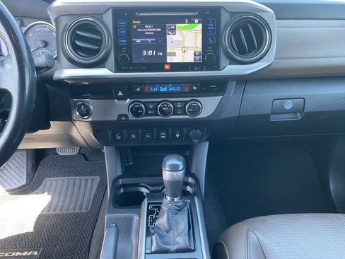 Used 2016 Toyota Tacoma Limited w/ Towing Package RWD image 14